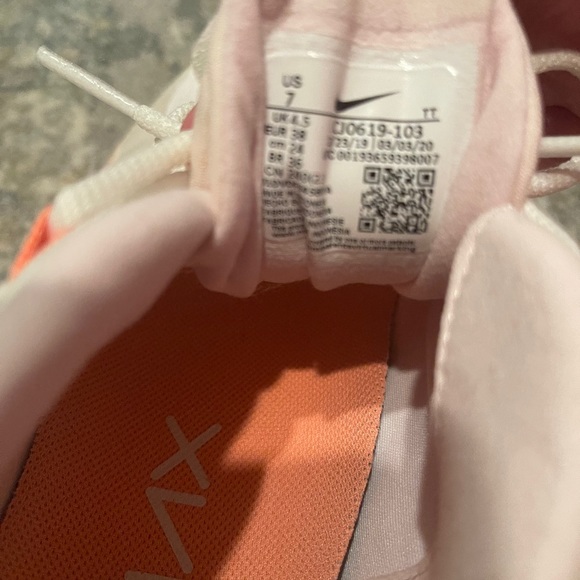 WORN 4 TIMES!!! NIKE TENNIS SHOES! - Picture 5 of 8